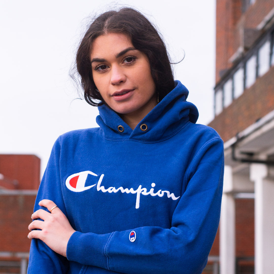 overtuigen Buik Praten tegen Champion spellout script hoodie in a royal blue – hmsvintage
