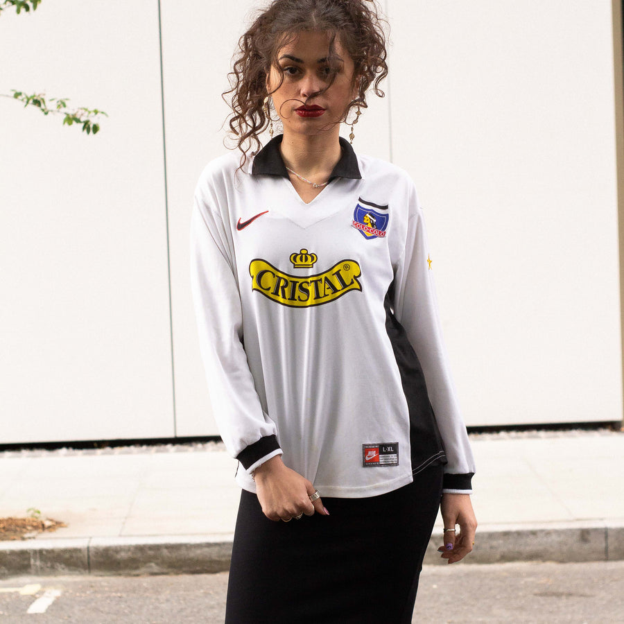 Nike Colo Colo 1997 - 1998 Home Football Shirt in White and Black