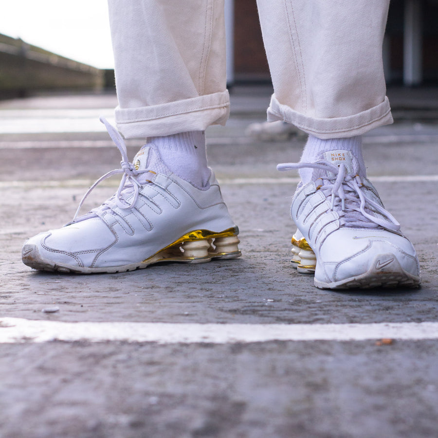 Nike Shox 2011 Trainers in White and Gold