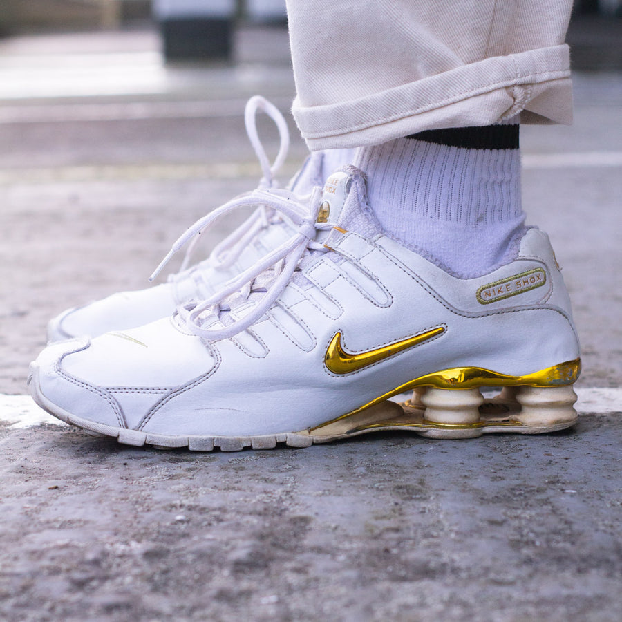 Nike Shox 2011 Trainers in White and Gold