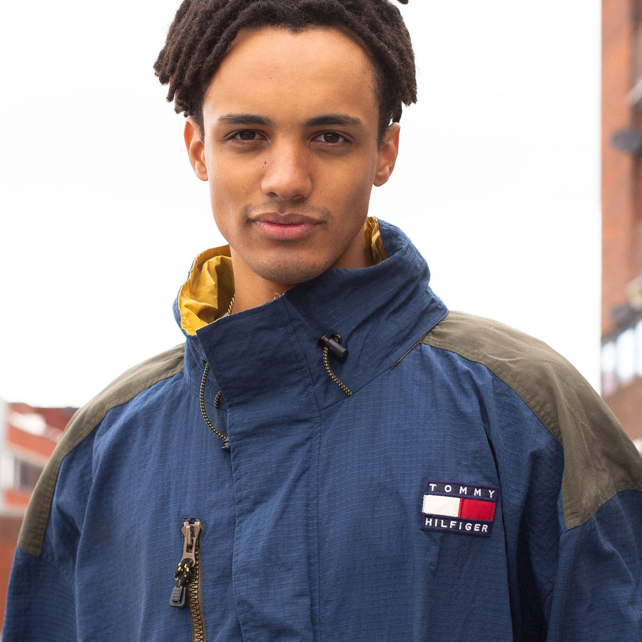 Tommy Hilfiger 90's Embroidered Logo Waterproof Parka Jacket in Navy and Khaki