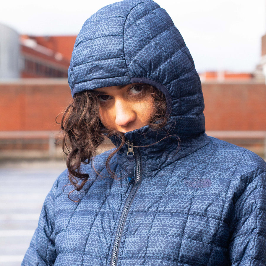The North Face Embroidered Logo Thin Down Puffer Jacket in Navy