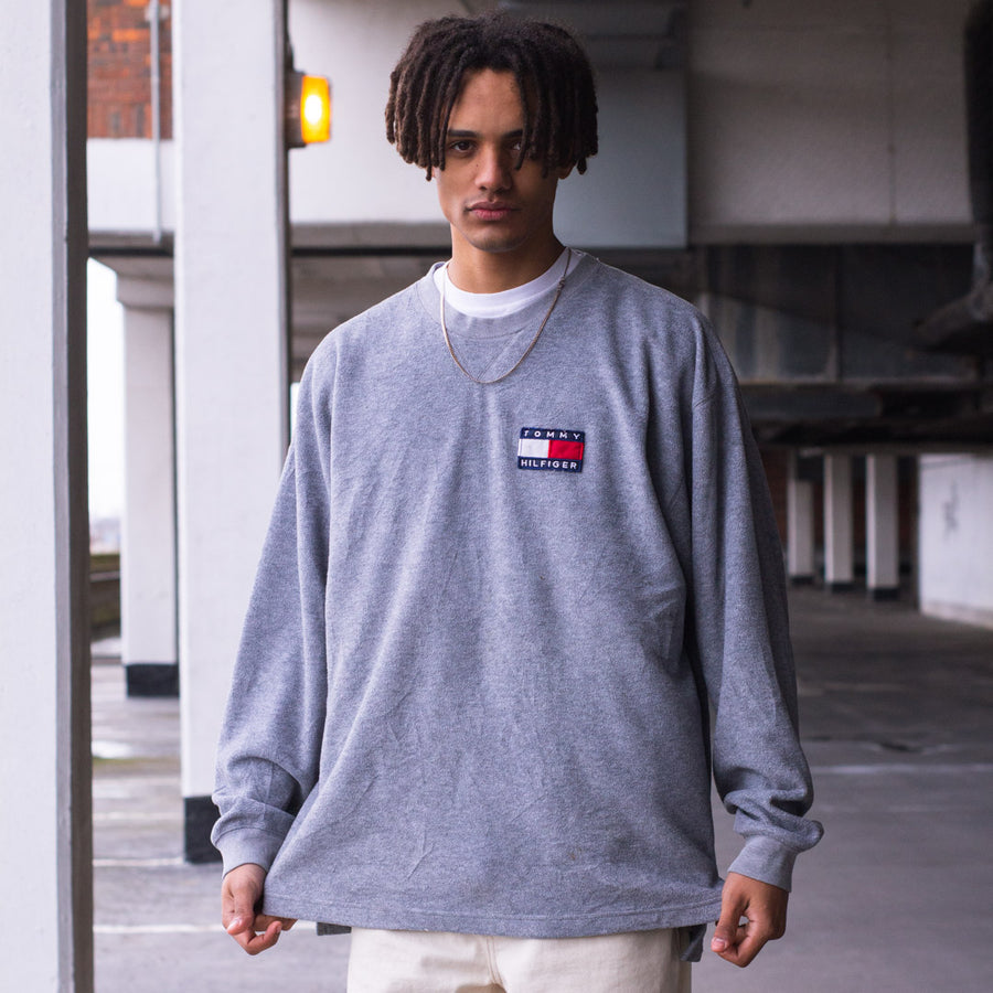Tommy Hilfiger 90's Embroidered Logo Fleece Sweatshirt in Grey