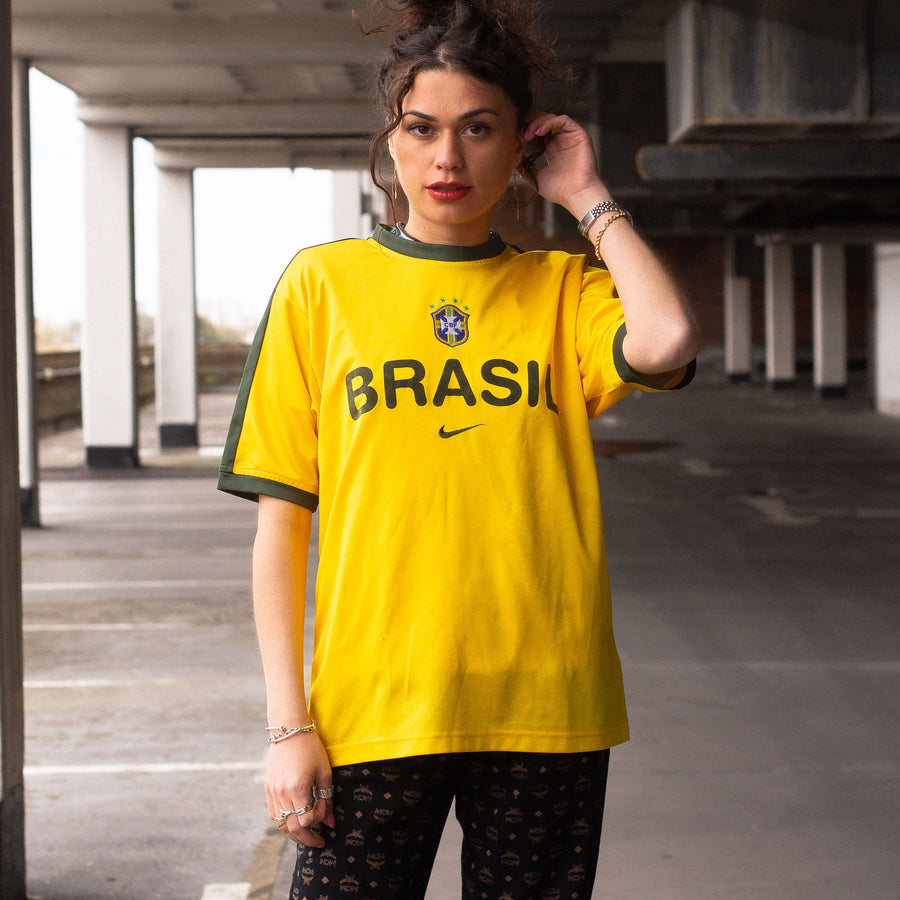 Nike Brazil 2002 - 2003 Embroidered Central Swoosh Training Top in Yel –  hmsvintage